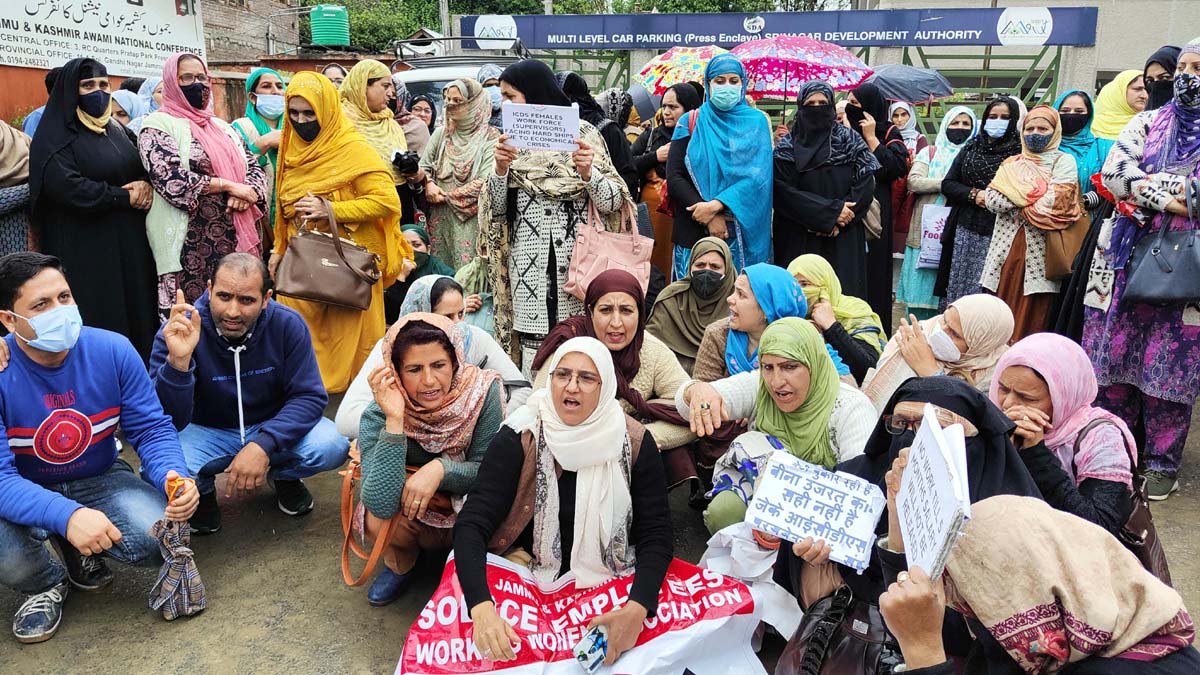 ICDS Supervisors during a protest in Srinagar on Tuesday. -Excelsior/Shakeel ICDS Supervisors during a protest in Srinagar on Tuesday. -Excelsior/Shakeel