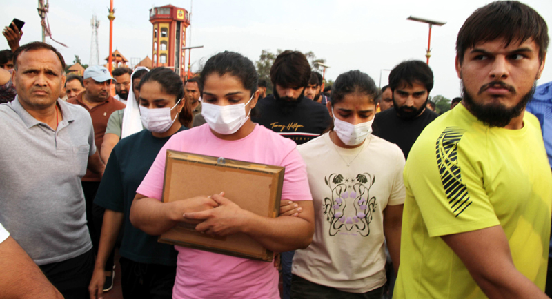 Wrestlers reach Haridwar to throw their Olympic and world championship medals in Ganga on Tuesday. (UNI) Wrestlers reach Haridwar to throw their Olympic and world championship medals in Ganga on Tuesday. (UNI)
