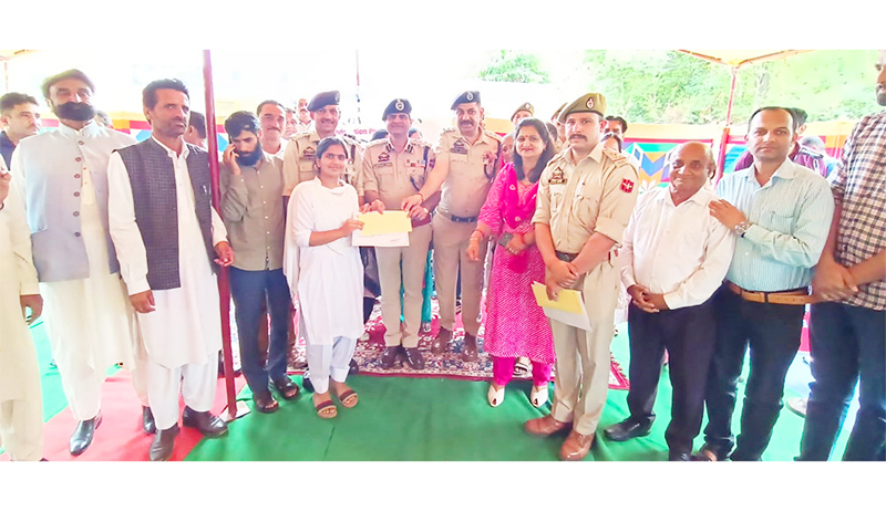 SSP Samba Benam Tosh presenting prize to a winner of speech competition in the presence of other guests at GHSS Mansar. SSP Samba Benam Tosh presenting prize to a winner of speech competition in the presence of other guests at GHSS Mansar.