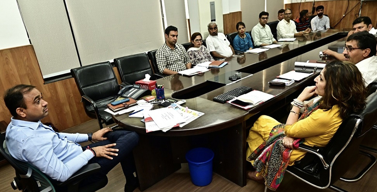 Div Com Jammu chairing a meeting. Div Com Jammu chairing a meeting.