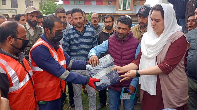 DC Baramulla distributing equipment during Block Diwas Programme. DC Baramulla distributing equipment during Block Diwas Programme.