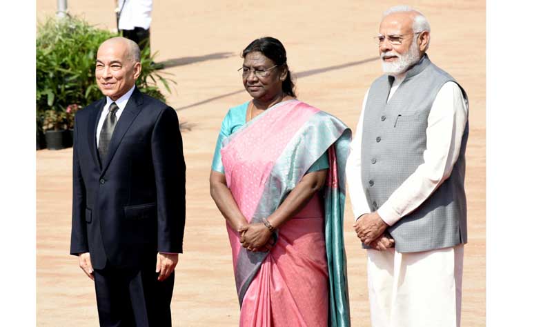 President Droupadi Murmu, Prime Minister Narendra Modi attends the Ceremonial Reception of the King of Cambodia, Norodom Sihamoni at Rashtrapati Bhavan, in New Delhi on Tuesday. (UNI) President Droupadi Murmu, Prime Minister Narendra Modi attends the Ceremonial Reception of the King of Cambodia, Norodom Sihamoni at Rashtrapati Bhavan, in New Delhi on Tuesday. (UNI)