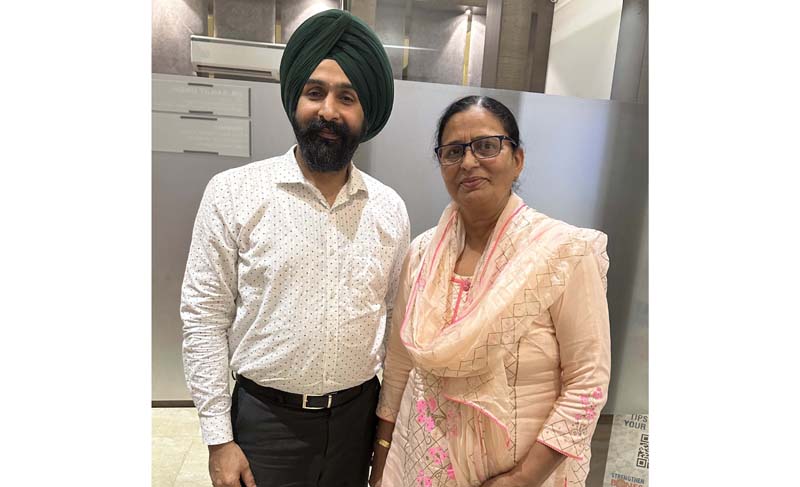 Dr Ranjit Singh with NRI patient who underwent total knee replacement surgery. Dr Ranjit Singh with NRI patient who underwent total knee replacement surgery.