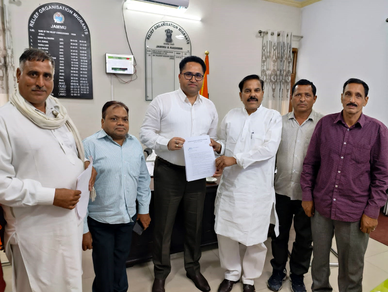 NPP leader, Harsh Dev Singh submitting memorandum to Relief Commissioner in Jammu. NPP leader, Harsh Dev Singh submitting memorandum to Relief Commissioner in Jammu.
