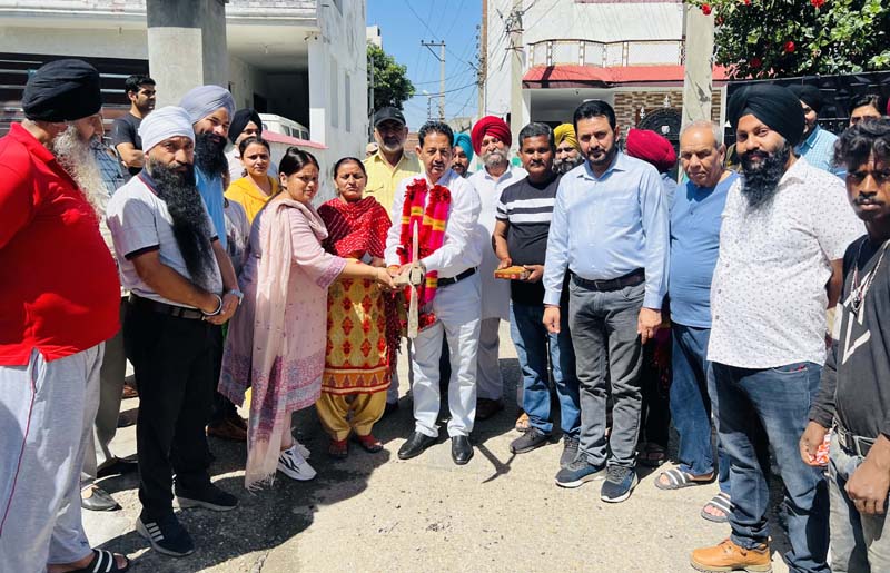 Dy Mayor, Baldev Singh Billawaria kick starting construction of lane and drain at Ekta Vihar in RS Pura. Dy Mayor, Baldev Singh Billawaria kick starting construction of lane and drain at Ekta Vihar in RS Pura.
