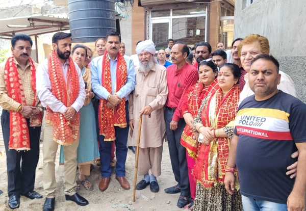Senior BJP leader, Parmodh Kapahi and JMC Councillor, Suneet Raina starts lane-drain work in Ustad Mohalla. Senior BJP leader, Parmodh Kapahi and JMC Councillor, Suneet Raina starts lane-drain work in Ustad Mohalla.
