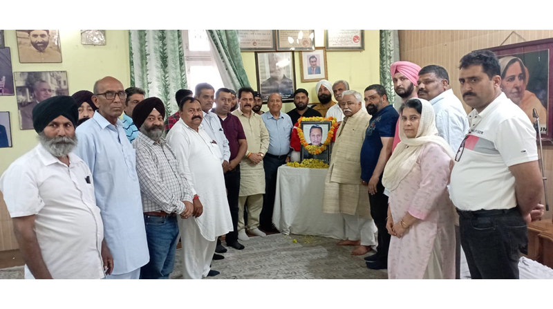 NC leaders and workers paying tribute to Th. Kashmir Singh at party office in Jammu.