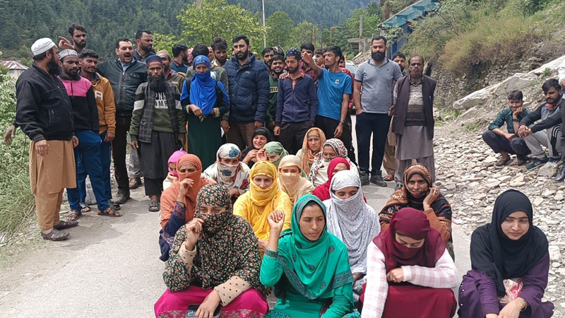 Protestors raising slogans during the protest at Gandoh on Thursday. — Excelsior/Rafi Choudhary