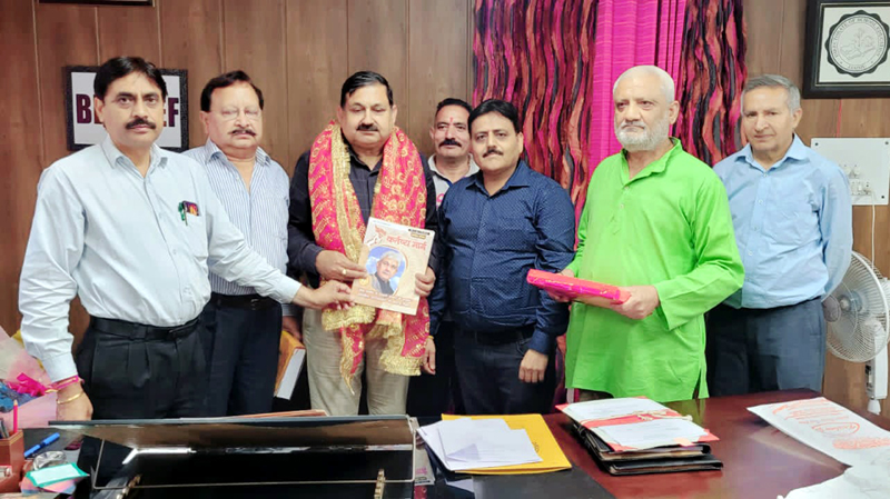 Kailakh Jyotish Trust members submitting a memorandum to DSEJ on Wednesday. Kailakh Jyotish Trust members submitting a memorandum to DSEJ on Wednesday.