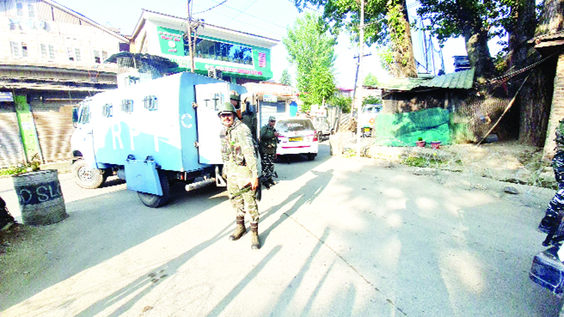 SIA raid in Anantnag amid tight security. —Excelsior/Sajad Dar SIA raid in Anantnag amid tight security. —Excelsior/Sajad Dar