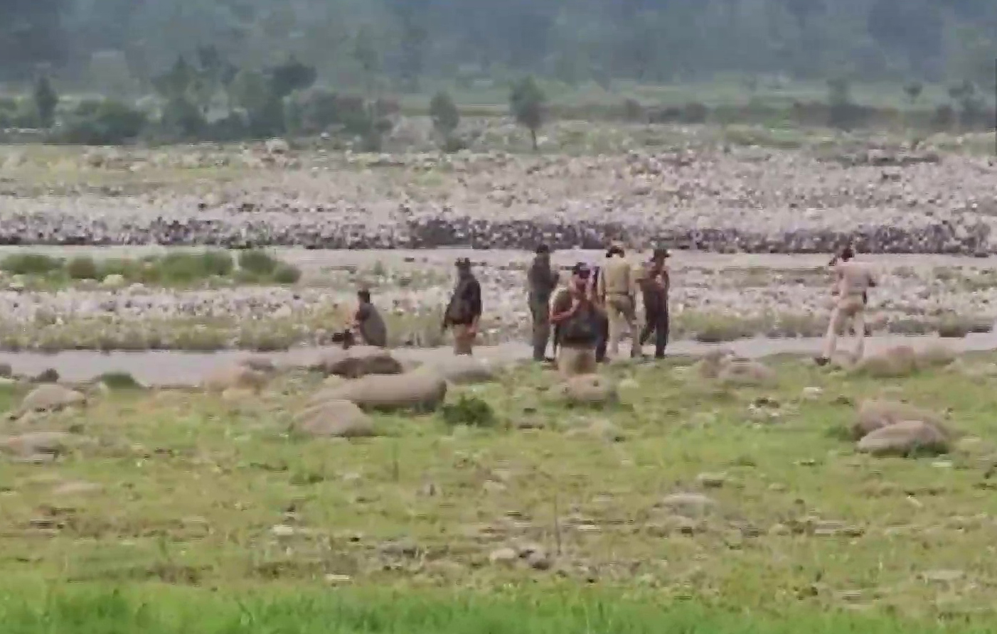 Army Opens Fire After Suspicious Movement On LoC In J&K’s Poonch Army Opens Fire After Suspicious Movement On LoC In J&K’s Poonch