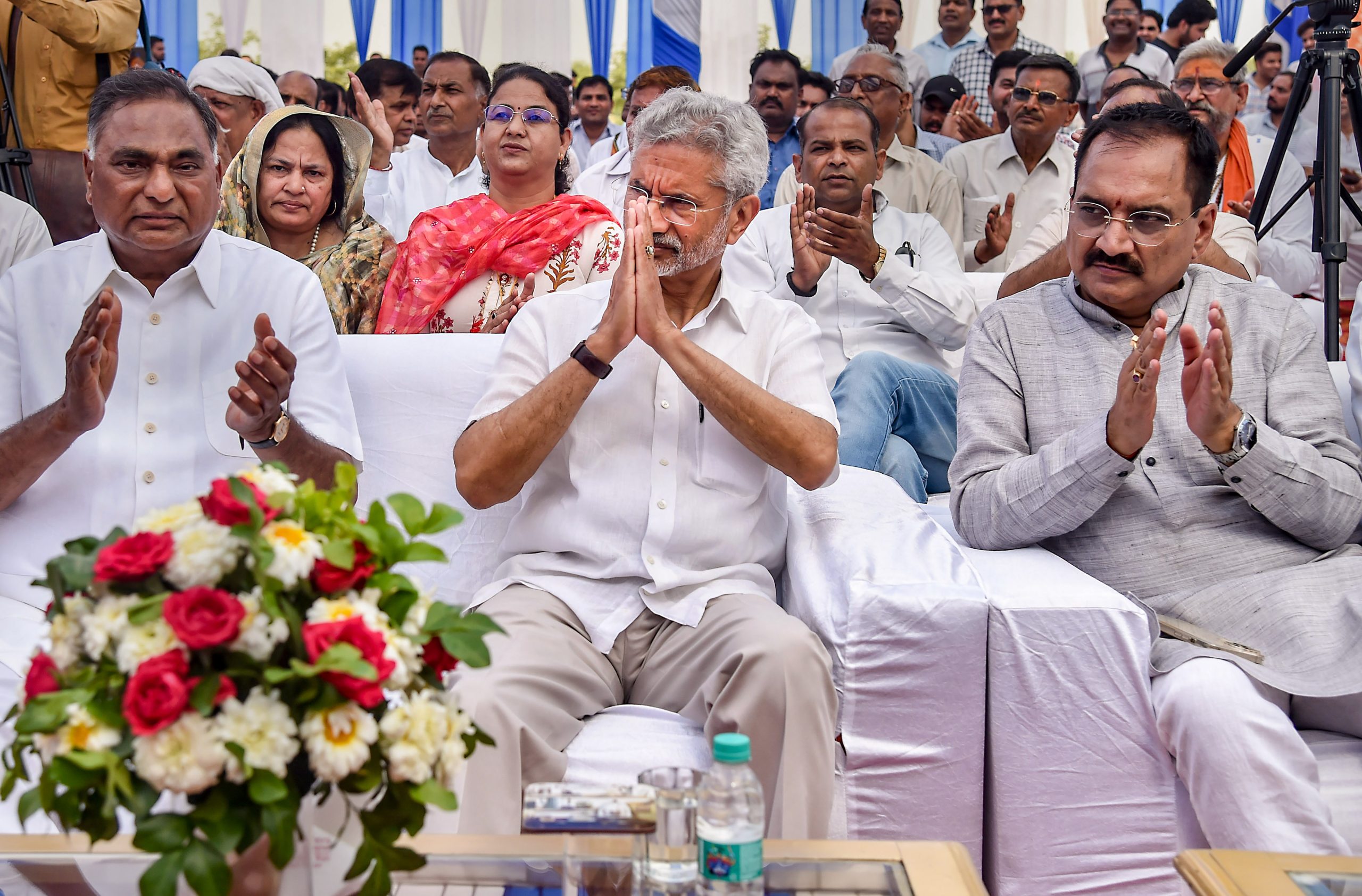 Jaishankar at Vikas Tirath Yatra in Delhi External Affairs Minister S. Jaishankar with Leader of Opposition in Delhi Assembly Ramvir Singh Bidhuri and Delhi BJP President Virendra Sachdeva during the 'Vikas Tirath Yatra', at Badarpur in New Delhi.