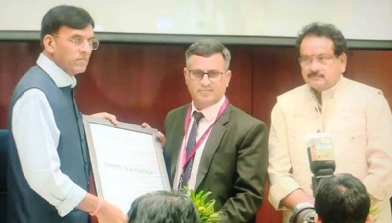 Food Safety Commissioner Shakeel-ul-Rehman receiving award from Dr. Mansukh Mandaviya on Thursday. Food Safety Commissioner Shakeel-ul-Rehman receiving award from Dr. Mansukh Mandaviya on Thursday.