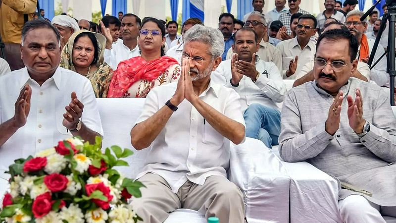 External Affairs Minister S. Jaishankar with Leader of Opposition in Delhi Assembly Ramvir Singh Bidhuri and Delhi BJP President Virendra Sachdeva during the 'Vikas Tirath Yatra', at Badarpur in New Delhi. External Affairs Minister S. Jaishankar with Leader of Opposition in Delhi Assembly Ramvir Singh Bidhuri and Delhi BJP President Virendra Sachdeva during the 'Vikas Tirath Yatra', at Badarpur in New Delhi.