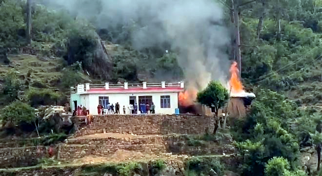J&K | Fire breaks out at a house in Udhampur J&K | Fire breaks out at a house in Udhampur