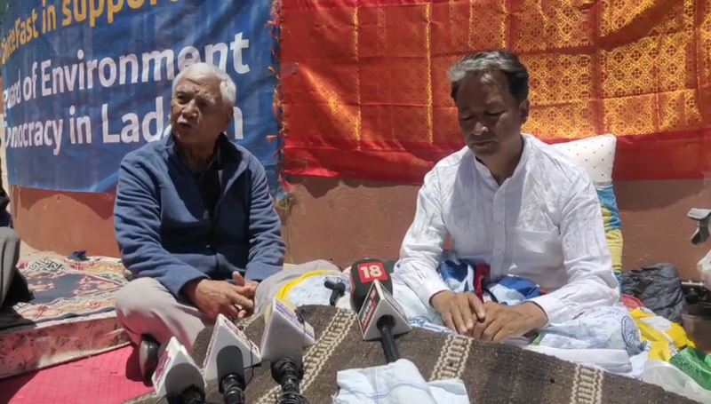 LAB chairman Thupstan Chhewang with Sonam Wangchuk briefing media in Leh on Wednesday. - Excelsior/Stanizn Dorjay LAB chairman Thupstan Chhewang with Sonam Wangchuk briefing media in Leh on Wednesday. - Excelsior/Stanizn Dorjay