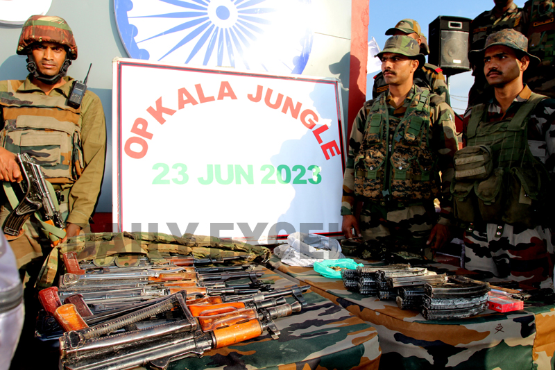 Army displays arms and ammunition recovered in Machil sector of Kupwara. -Excelsior/Aabid Nabi Army displays arms and ammunition recovered in Machil sector of Kupwara. -Excelsior/Aabid Nabi