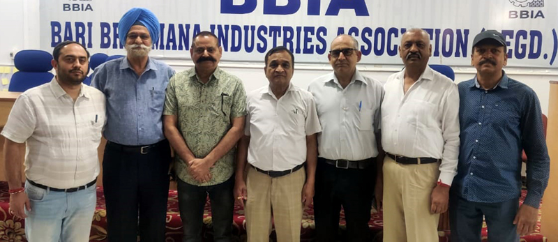 Apni Party leaders posing with members of FoI Bari- Brahmana during a meeting on Wednesday. Apni Party leaders posing with members of FoI Bari- Brahmana during a meeting on Wednesday.