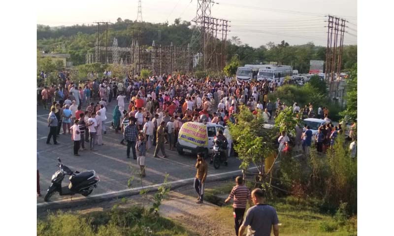 Migrants blocking highway at Jagti. Migrants blocking highway at Jagti.