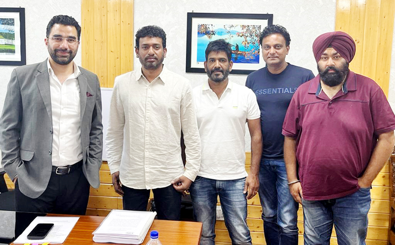 Secretary Tourism and Culture, Dr. Syed Abid Rasheed Shah posing along with team of VM Sports foundation at Srinagar. Secretary Tourism and Culture, Dr. Syed Abid Rasheed Shah posing along with team of VM Sports foundation at Srinagar.