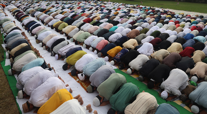 Members of Muslim community offering Eid prayers at Eidgah, Residence Road Jammu on Thursday. -Excelsior/Rakesh Members of Muslim community offering Eid prayers at Eidgah, Residence Road Jammu on Thursday. -Excelsior/Rakesh