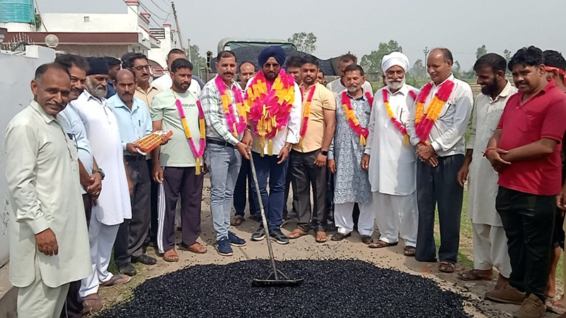 AAP leader Taranjit Singh Tony kick-starting blacktopping work in Suchetgarh on Sunday. AAP leader Taranjit Singh Tony kick-starting blacktopping work in Suchetgarh on Sunday.