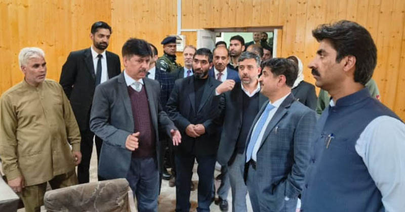 Justice Vinod Chatterjee interacting with judicial officers at Anantnag. Justice Vinod Chatterjee interacting with judicial officers at Anantnag.