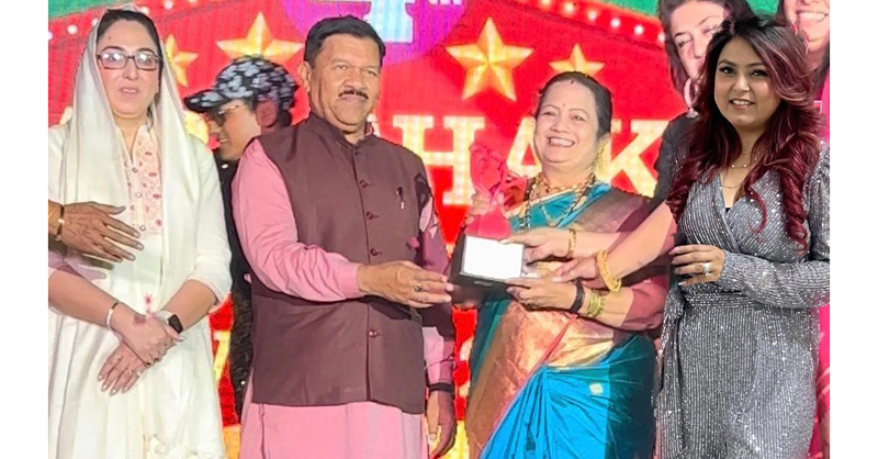 Shivani Arora receiving Dada Saheb Phalke Iconic Women award in New Delhi. Shivani Arora receiving Dada Saheb Phalke Iconic Women award in New Delhi.