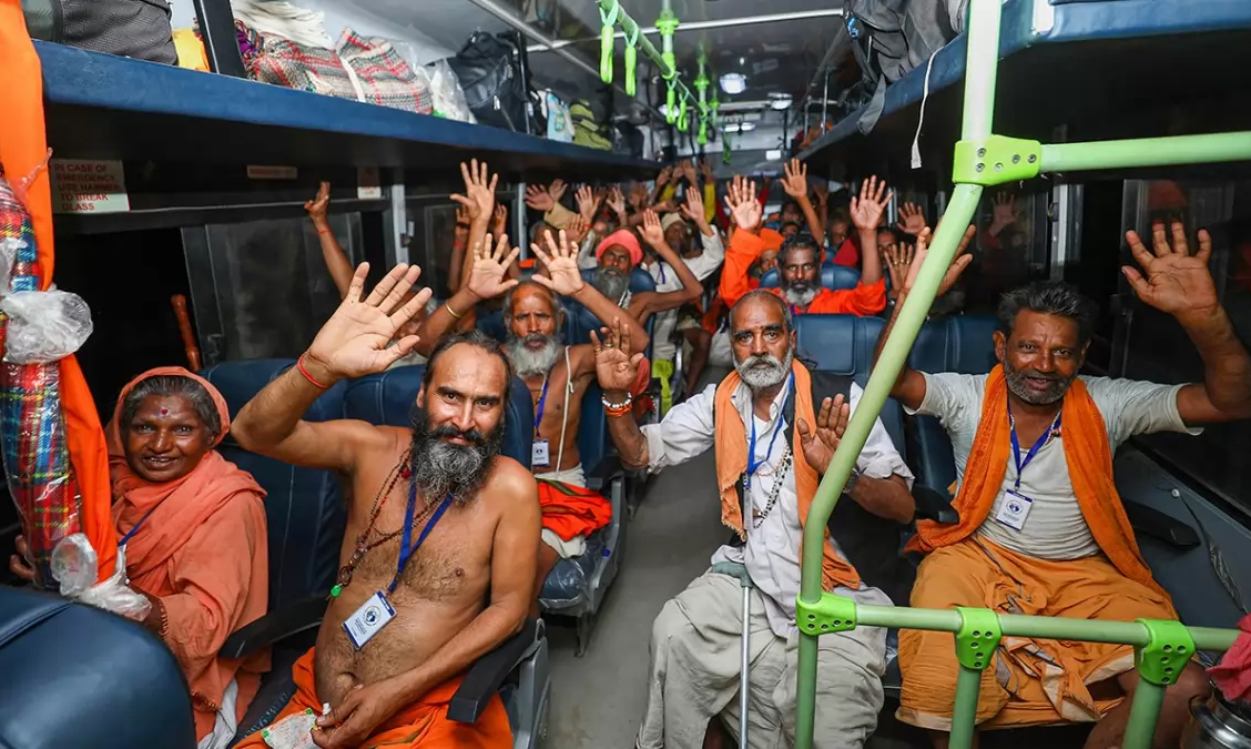Over 1.4 Lakh Yatries Performed Darshan So Far; 9155 Devotees Visited Holy Cave Today Over 1.4 Lakh Yatries Performed Darshan So Far; 9155 Devotees Visited Holy Cave Today