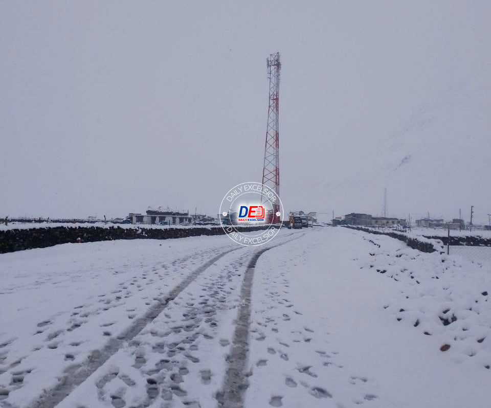 Unseasonal Snowfall, Rains Lash Ladakh; Red Alert Issued Unseasonal Snowfall, Rains Lash Ladakh; Red Alert Issued