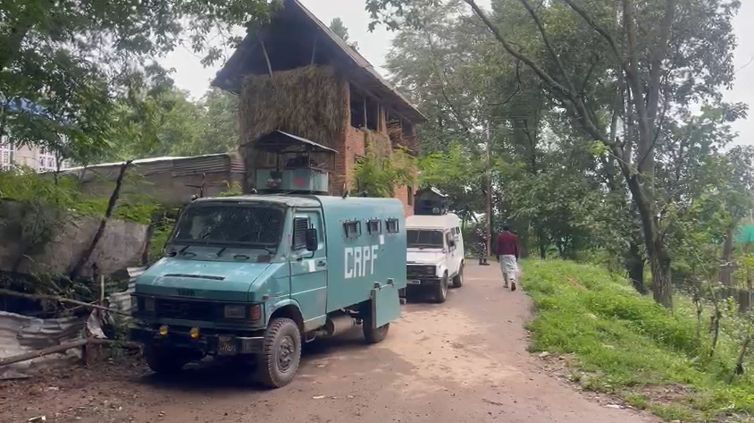 NIA Raids At Multiple Locations In 3 Districts Of Kashmir Region In Terror-Related Case NIA Raids At Multiple Locations In 3 Districts Of Kashmir Region In Terror-Related Case