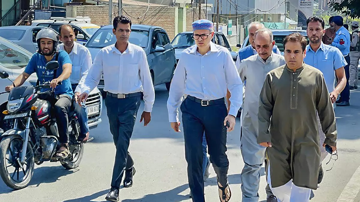 Omar Abdullah Sets Out On Foot To Party Office After Police 'Deny' Him Escort Vehicles Omar Abdullah Sets Out On Foot To Party Office After Police 'Deny' Him Escort Vehicles