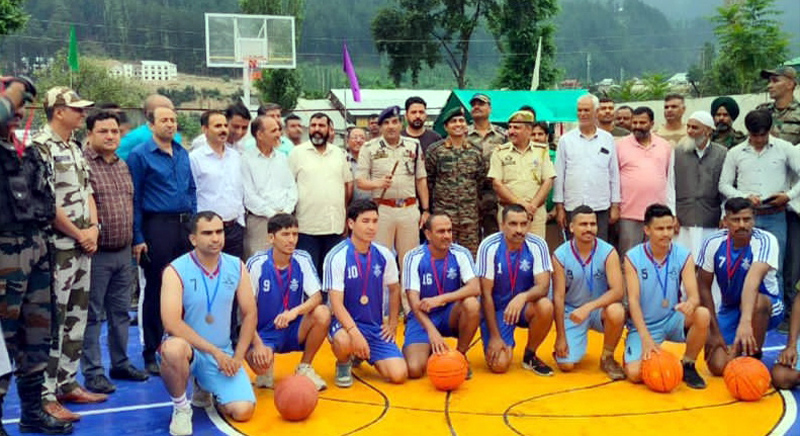 SSP Kishtwar, Khalil Poswal, Army officers, senior dignitaries and sports persons posing for a group photograph at Gulabgarh during the inaugural ceremony of Sports Complex. - Excelsior/Tilak Raj SSP Kishtwar, Khalil Poswal, Army officers, senior dignitaries and sports persons posing for a group photograph at Gulabgarh during the inaugural ceremony of Sports Complex. - Excelsior/Tilak Raj