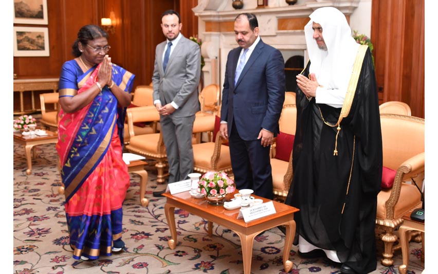 The Secretary General of Muslim World League, Dr Mohammad bin Abdulkarim Al-Issa called on the President of India, Droupadi Murmu at Rashtrapati Bhavan, in New Delhi on Wednesday. (UNI)