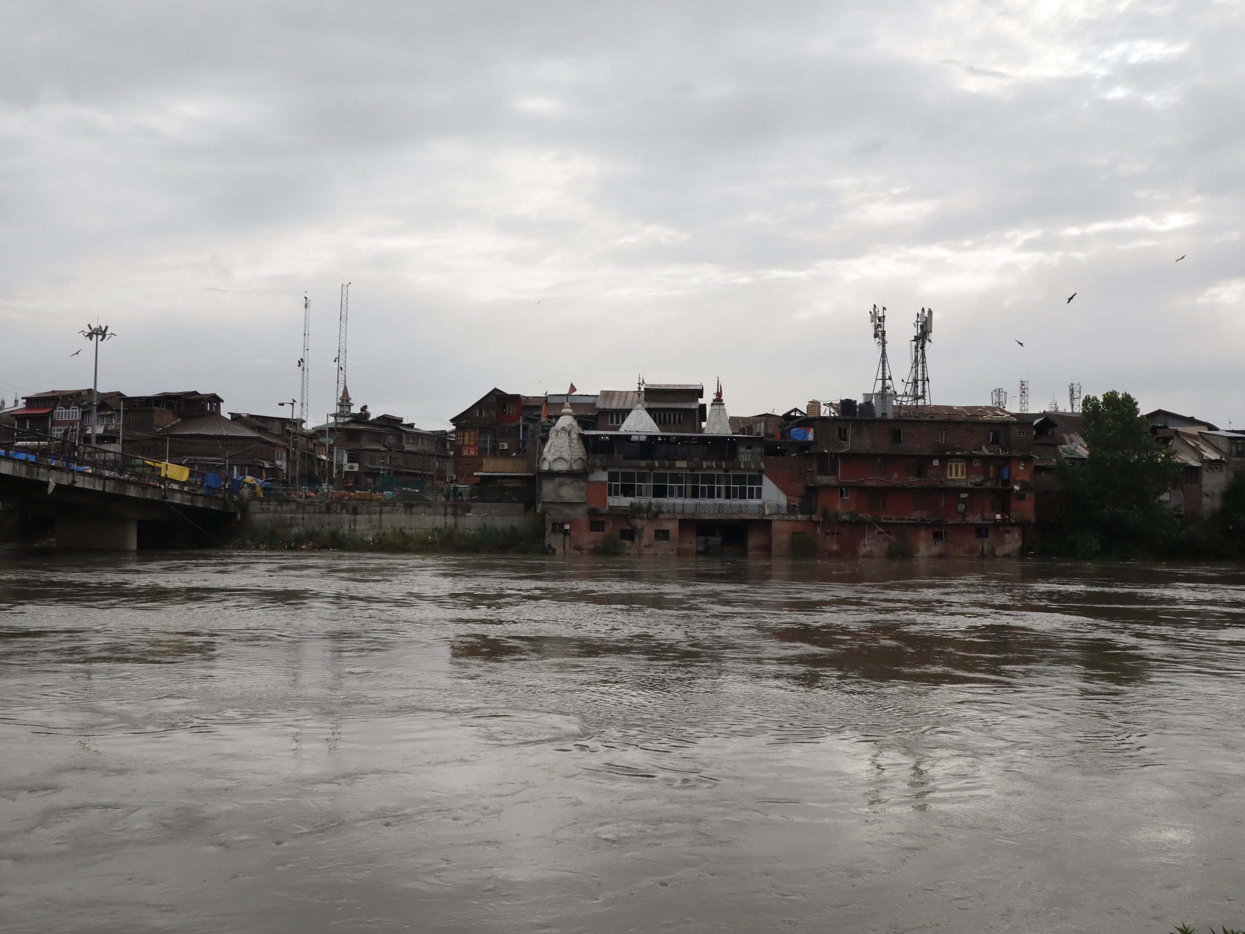 Temperature Rises Amid Forecast For Light Rain At Scattered Places In J&K Temperature Rises Amid Forecast For Light Rain At Scattered Places In J&K