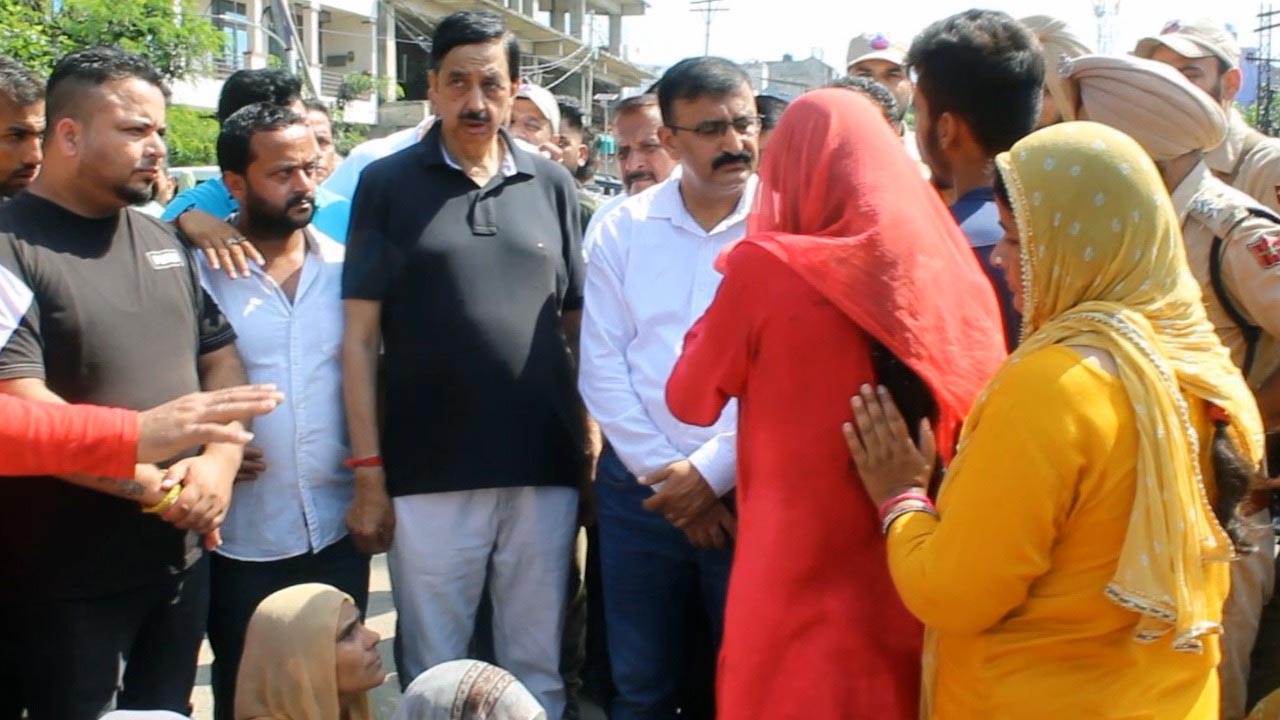 Man Dies After Complaining Chest Pain In Police Lockup In J&K’s Udhampur; Inquiry Ordered Man Dies After Complaining Chest Pain In Police Lockup In J&K’s Udhampur; Inquiry Ordered