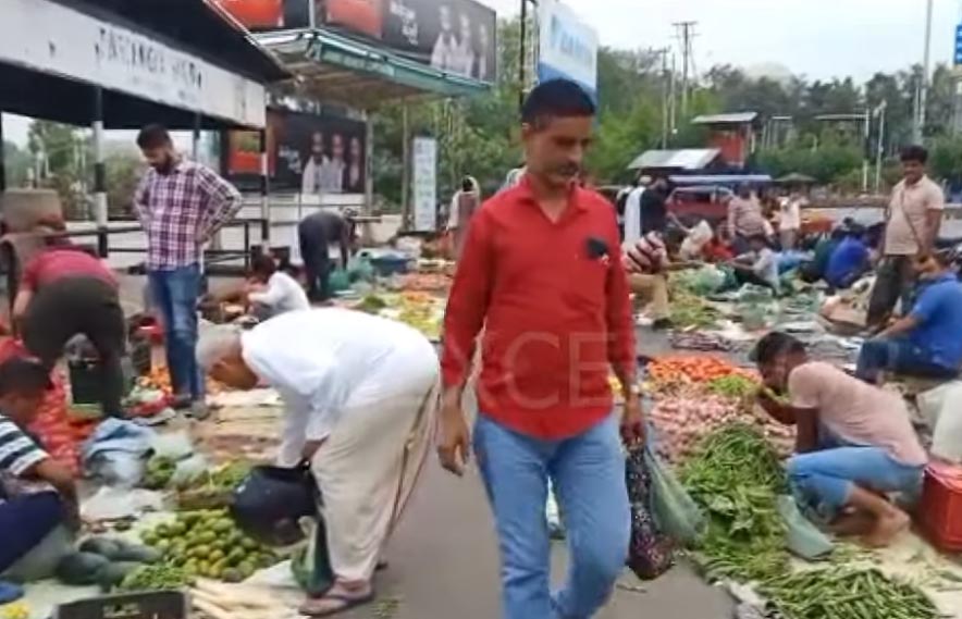 Sky-rocketing prices of vegetables spoiled budget of common man in Jammu Sky-rocketing prices of vegetables spoiled budget of common man in Jammu