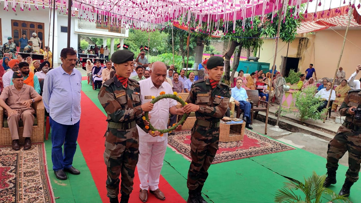 DDC Chairman Bharat Bhushan paying tribute to martyr Udhay Maan Singh at Village Shama Chak on Wednesday. DDC Chairman Bharat Bhushan paying tribute to martyr Udhay Maan Singh at Village Shama Chak on Wednesday.