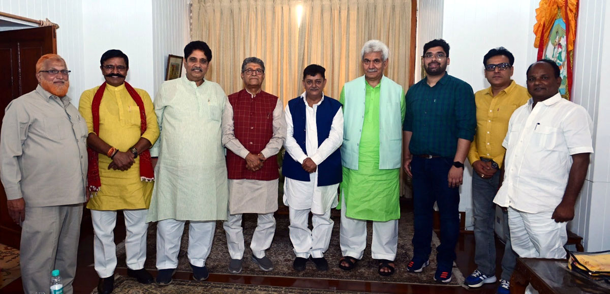 Delegation of Sub Committee of Local Audit Committee of Uttar Pradesh Legislative Assembly during meeting with on Lt Governor. Delegation of Sub Committee of Local Audit Committee of Uttar Pradesh Legislative Assembly during meeting with on Lt Governor.