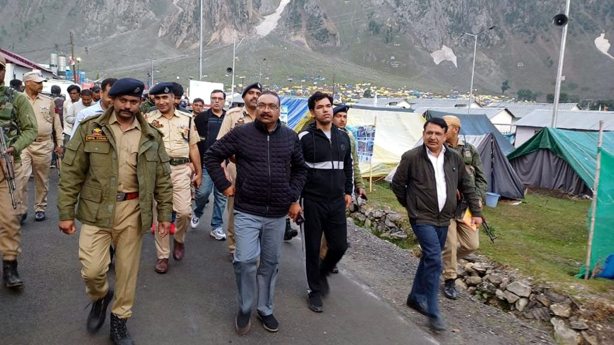DGP Dilbag Singh along with Divisional Commissioner Kashmir Vijay Kumar Bidhuri during visit to Baltal Base Camp. DGP Dilbag Singh along with Divisional Commissioner Kashmir Vijay Kumar Bidhuri during visit to Baltal Base Camp.