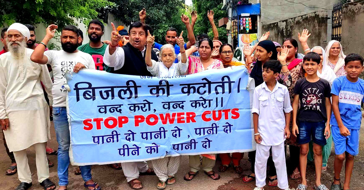MSJK activists raise slogans during a protest demonstration at Jammu on Wednesday. MSJK activists raise slogans during a protest demonstration at Jammu on Wednesday.