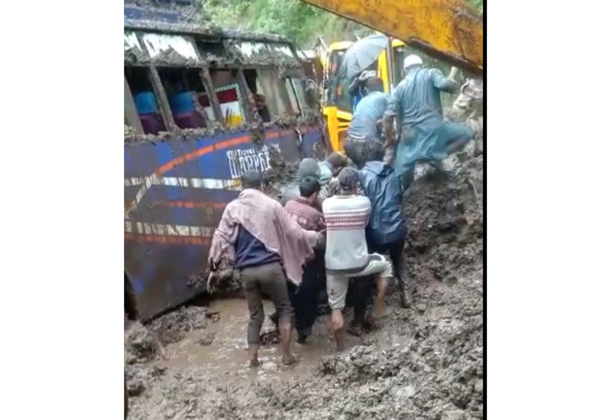 Bodies being retrieved from debris after a bus comes under landslide in Gandoh area of Doda on Sunday. - Excelsior/Rafi Choudhary Bodies being retrieved from debris after a bus comes under landslide in Gandoh area of Doda on Sunday. - Excelsior/Rafi Choudhary