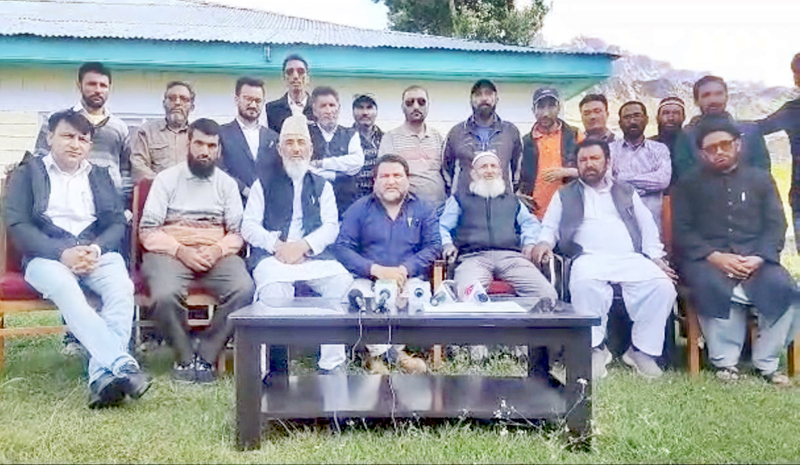 Leaders of various political, trade and religious organizations during a joint press conference at Drass (Kargil) on Thursday. -Excelsior/Basharat Ladakhi Leaders of various political, trade and religious organizations during a joint press conference at Drass (Kargil) on Thursday. -Excelsior/Basharat Ladakhi
