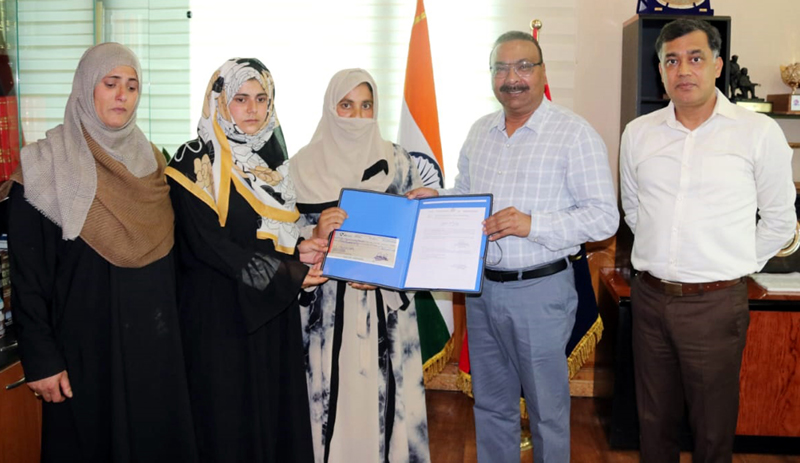 DGP Dilbag Singh presenting cheques to the daughters of martyred SPO for their marriage in Srinagar on Wednesday. DGP Dilbag Singh presenting cheques to the daughters of martyred SPO for their marriage in Srinagar on Wednesday.