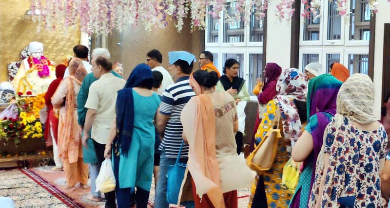Devotees paying obeisance to Bhagawaan Gopinath Ji on his 125th birth anniversary at Jammu on Friday. Devotees paying obeisance to Bhagawaan Gopinath Ji on his 125th birth anniversary at Jammu on Friday.