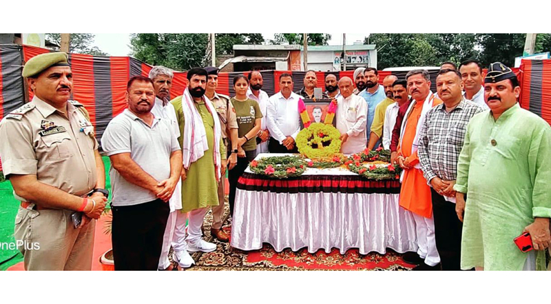 DDC Chairman, Jammu, Bharat Bushan paying tribute to Lance Naik Ranjeet Singh at village Barn on his sixth martyrdom day on Wednesday. DDC Chairman, Jammu, Bharat Bushan paying tribute to Lance Naik Ranjeet Singh at village Barn on his sixth martyrdom day on Wednesday.