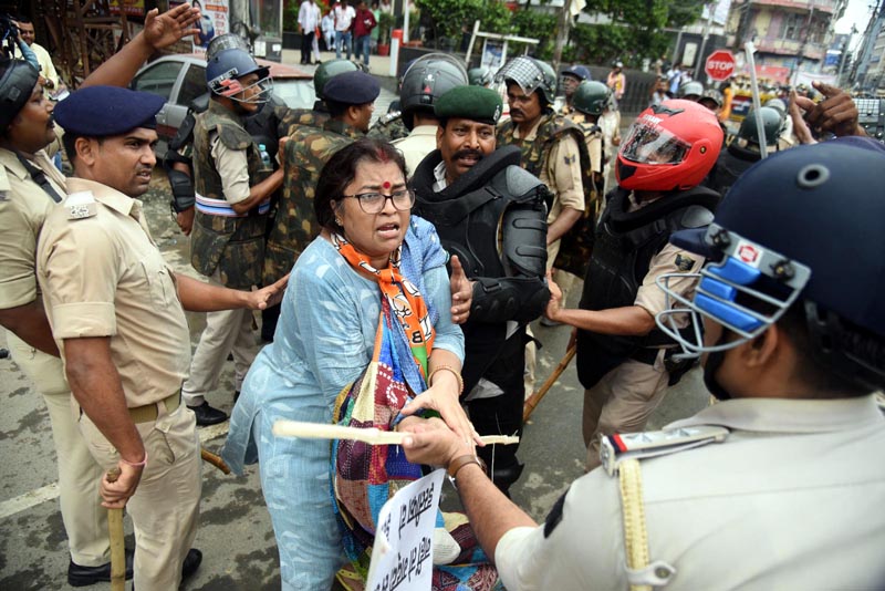 Police baton charge BJP supporters during Vidhan Sabha march in support of the ongoing agitation of teacher aspirants and to oppose the state government, in Patna on Thursday. (UNI)