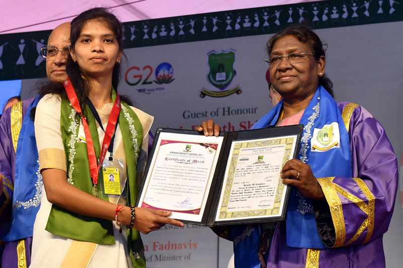 President Droupadi Murmu presenting certificates during the 10th convocation of Gondwana University at Gadchiroli in Maharashtra on Wednesday. (UNI)