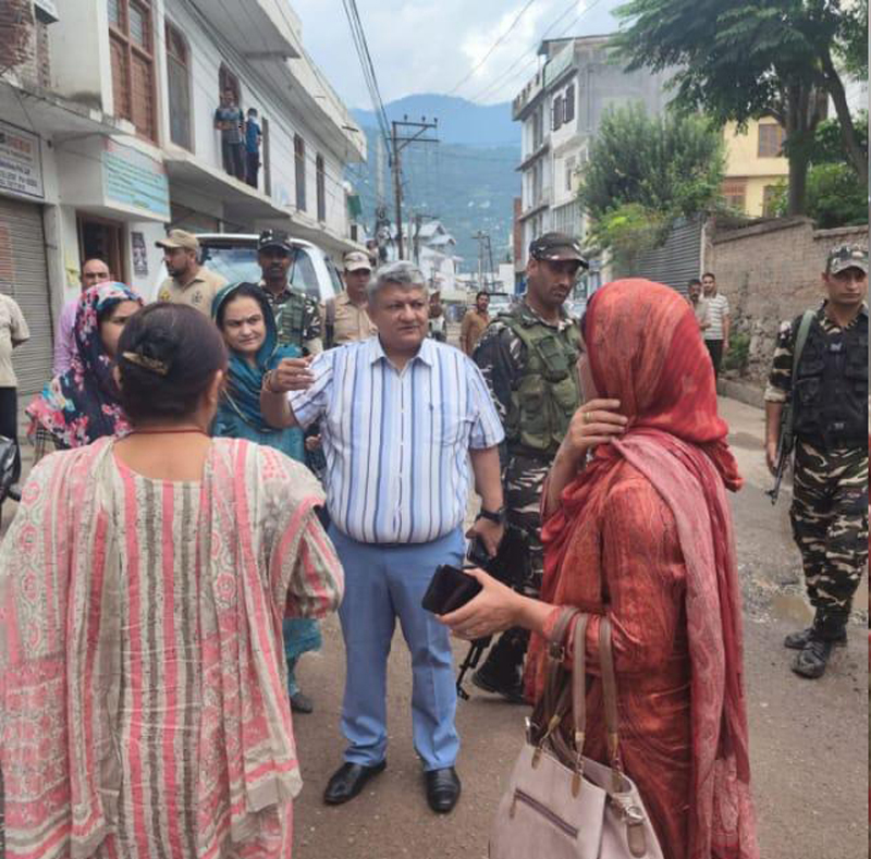 DC Doda conducting surprise inspection of Govt office on Friday. DC Doda conducting surprise inspection of Govt office on Friday.