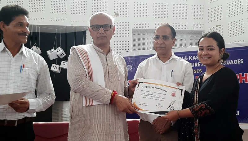 Mayor Rajinder Sharma presenting participation certificates during valedictory function of 10-day calligraphy workshop by JKAACL on Monday. Mayor Rajinder Sharma presenting participation certificates during valedictory function of 10-day calligraphy workshop by JKAACL on Monday.